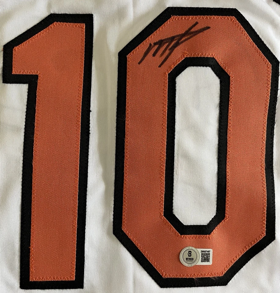 Camiseta deportiva firmada por Miguel Tejada de los Orioles de Baltimore (Beckett) 6x All Star Shortstop Foto 3 de 4