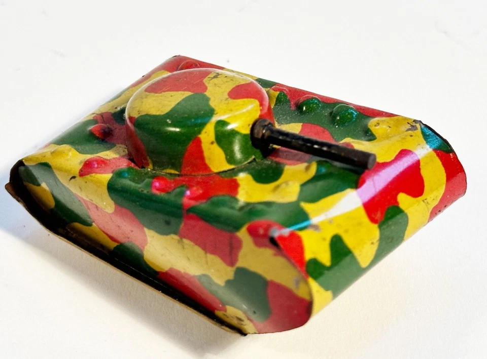 4 Vintage Japan pressed tin litho mini tanks 2.5 Inch - Image 3 of 4