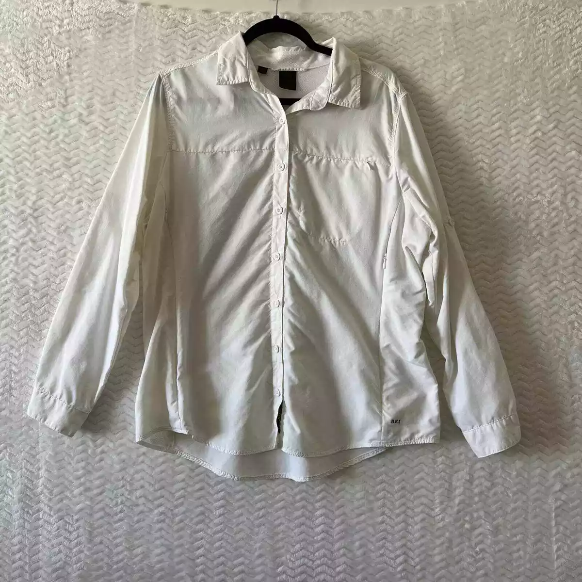 REI UPF Button Shirt Womens XL Cream Zip Pockets Long Sleeve Hiking UPF 30