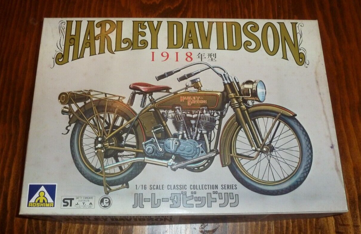 Harley Davidson 1918 - AOSHIMA 1/16 Scale Model Classic Collection  