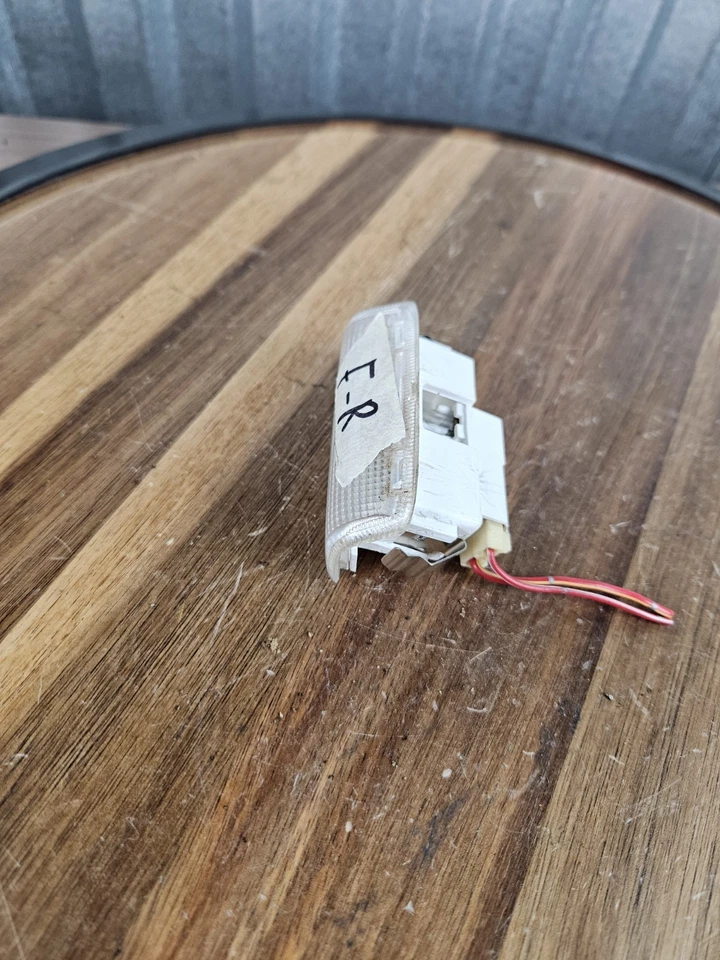 Lámpara de luz de cortesía para puerta interior del lado del pasajero delantero derecho Lexus GS300 1998-2005 Foto 4 de 4