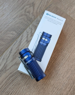 OLIGHT Baton 4 KÖNIGSBLAU Blau - Taschenlampe 1300 Lumen - NEU OVP Sammlung