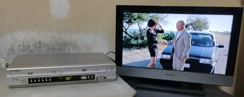 SAMSUNG SV-DVD440 COMBO LETTORE DVD/VHS 6 TESTINE STEREO CON TELECOMANDO - Immagine 2 di 4