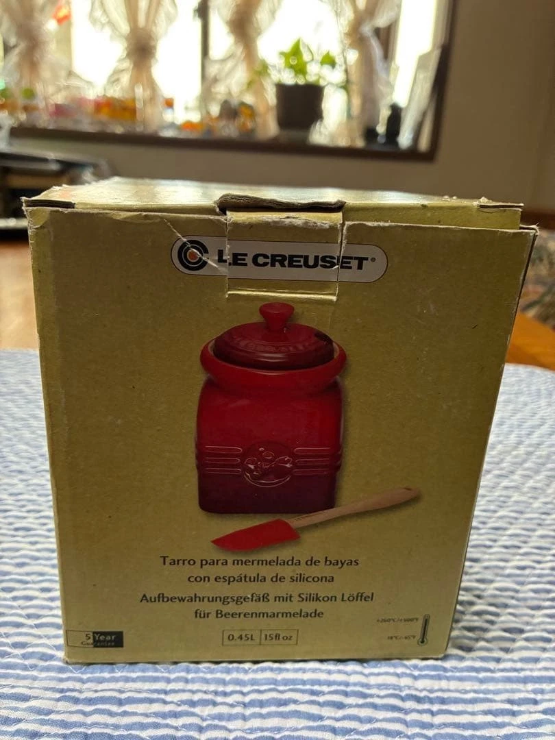 Le Creuset Jam Jar with Silicone Spreader 15 fl Ounce Cherry Red
