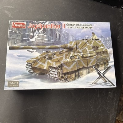 Amusing Hobby AH 35A011 1/35 German Tank Destroyer Jagdpanther II Brand New