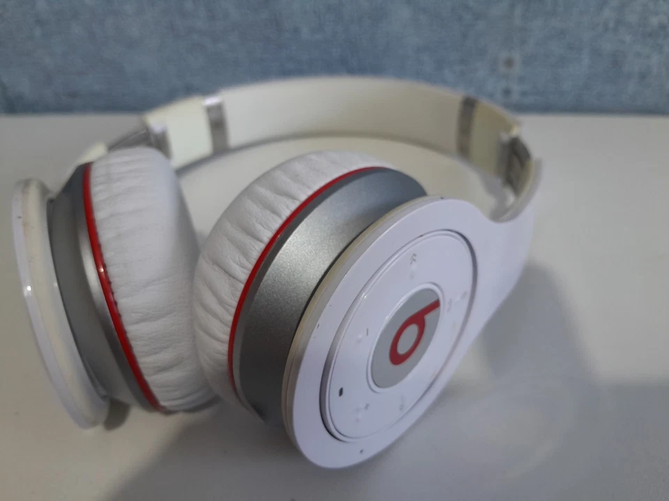 Beats by Dr. Dre Studio HeadbBeats by Dr. Dre Studio Headband Headphones White, photo 1 of 5