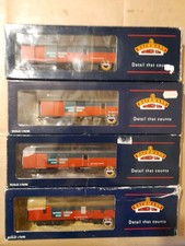OO Gauge Bachmann 39-200, 39-200A, 39-201 ,39- 183 Rake of 4 RES ,BG  Coaches