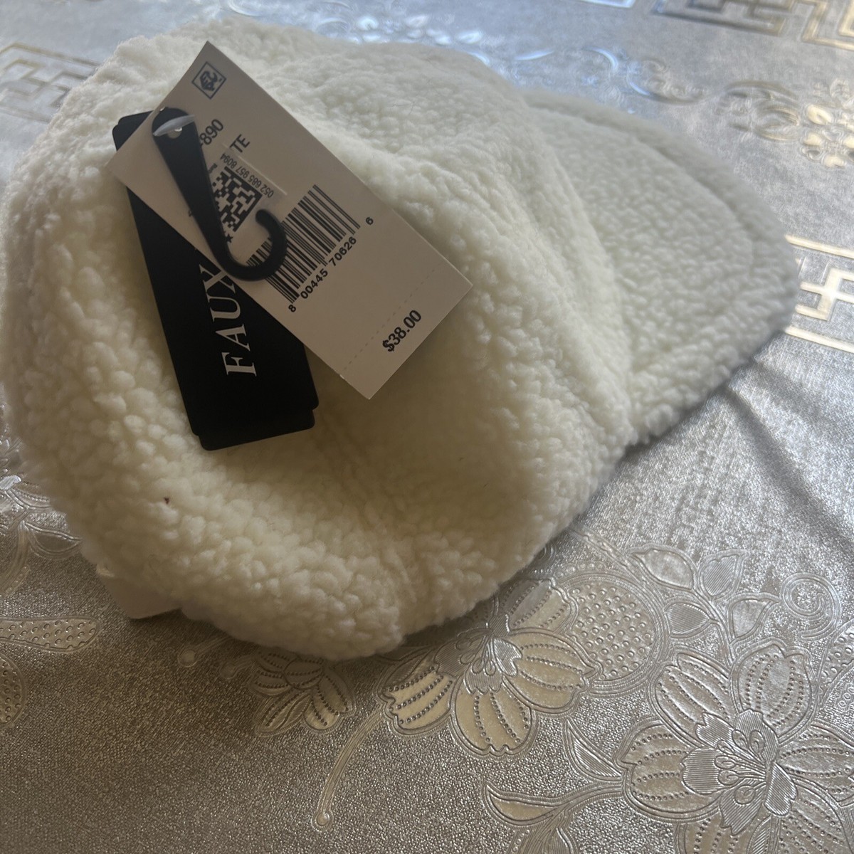 SHERPA CAP BY STEVE MADDEN… NEW WITH TAGS… GORGEOUS… ONE SIZE FITS ALL. Steve Madden Sherpa Bucket Hat with Satin Lining and  main image 3