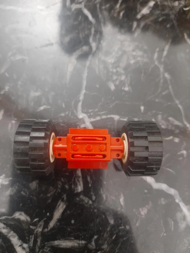 LEGO Technic Wheel Units with Spring Suspension RED & 2 White Wheels - Image 4 of 4