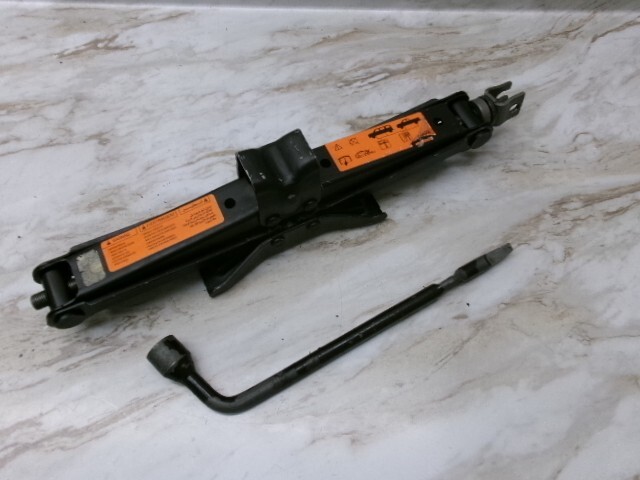 99550ZQ02A 04 to 15 Nissan Armada Floor Tire Scissor Jack & Lug