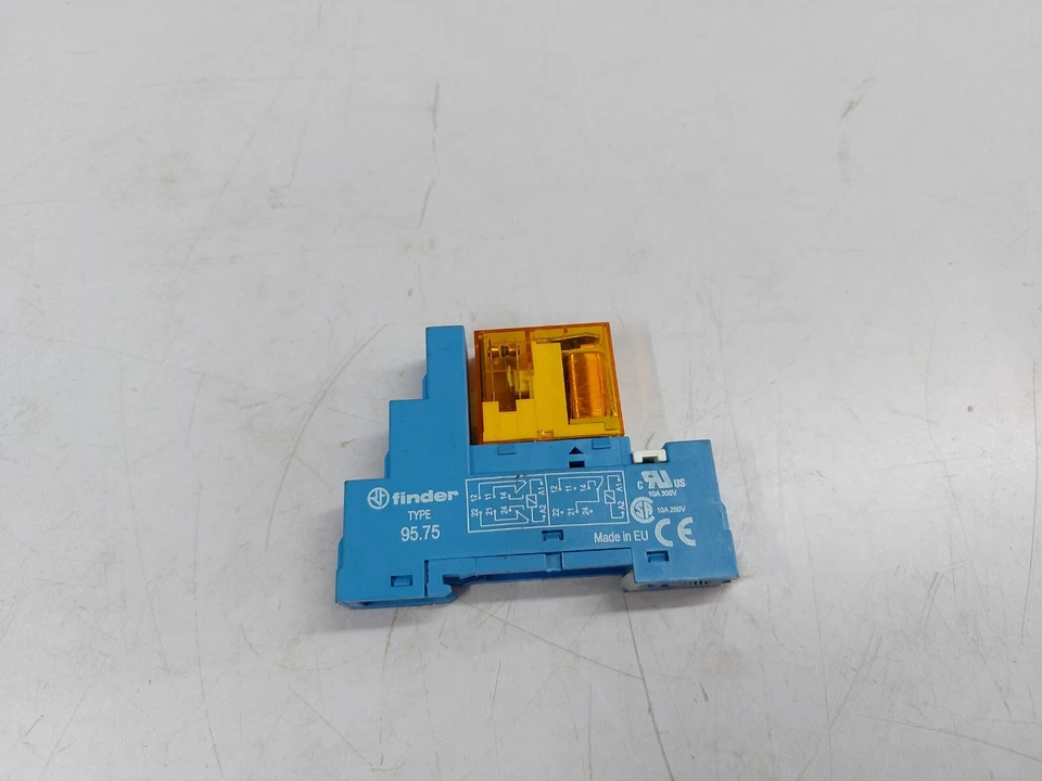 FINDER 40.52 Relais 8A 250V 230V 50/60Hz Avec Prise 95.75 10A 250/300V - Image 2 of 4