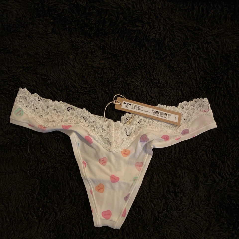 SKIMS FITS EVERYBODY LACE XS Candy Hearts - Image 3 of 4