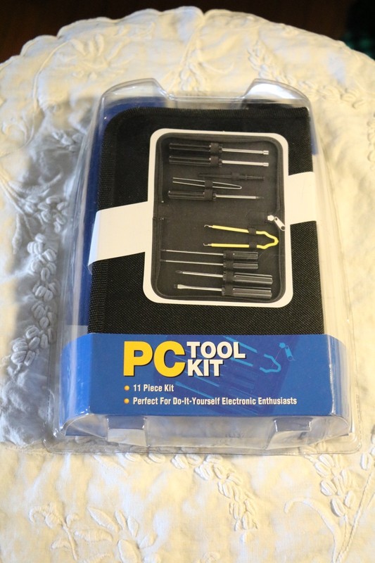 PC TOOL 11 PIECE DO IT YOURSELF KIT ENCASED IN PLASTIC NIP ELECTRONICS w CASE