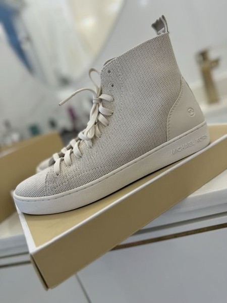 Women Michael Kors Boots Cream