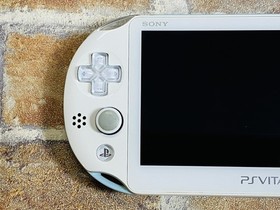 PS Vita Light Blue White PCH-2000 Sony PlayStation Japan 8GB Charger 2 Games DDP