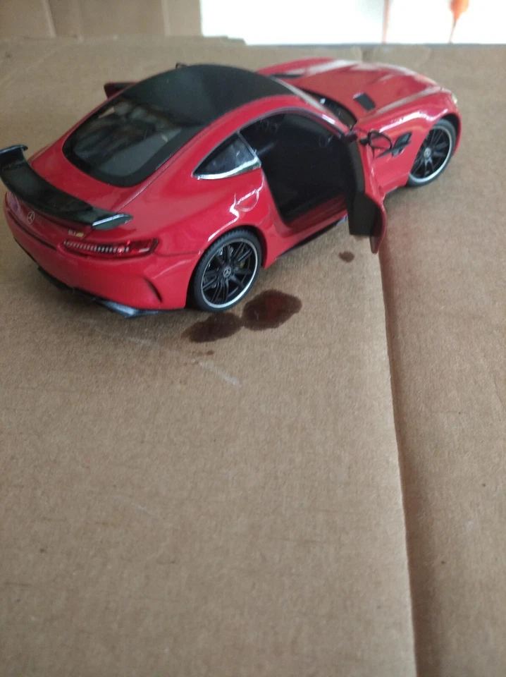 Modellino Mercedes GTR AMG in Ferro scala 1: 24 Rosso  - Immagine 2 di 4