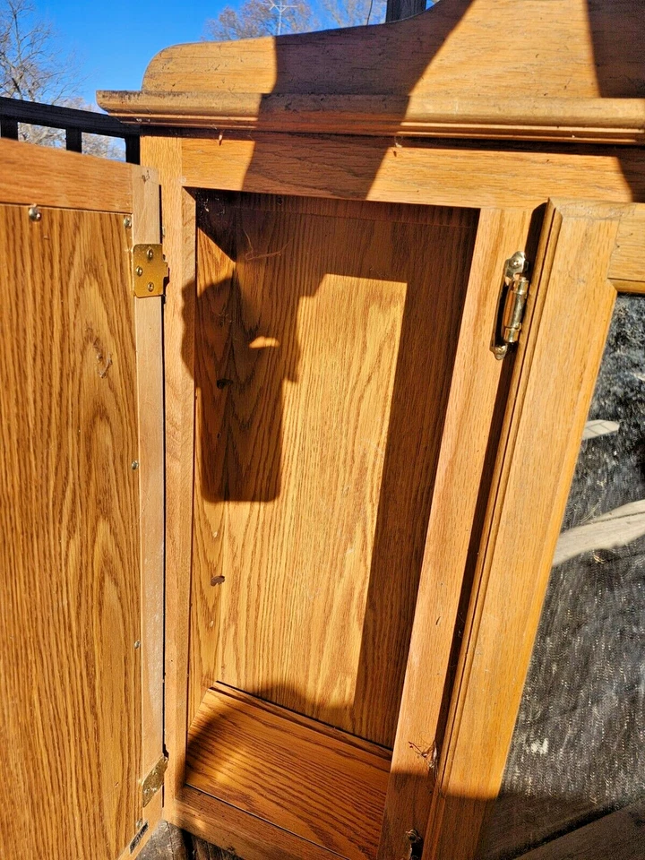 Handmade solid wood mirrored medicine cabinet - Изображение 2 из 4