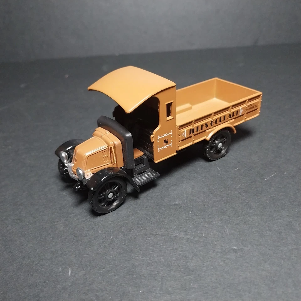 Car Corgi 13cm Long Diecast C824 - 1926 Renault Van- (SET of 4)  NO ORIGINAL BOX - Image 2 of 4