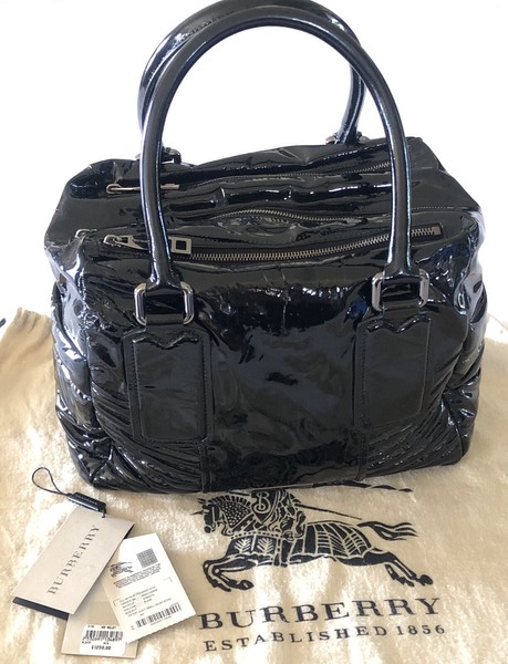 Authentic Burberry Handbag 👜 RRP$1250