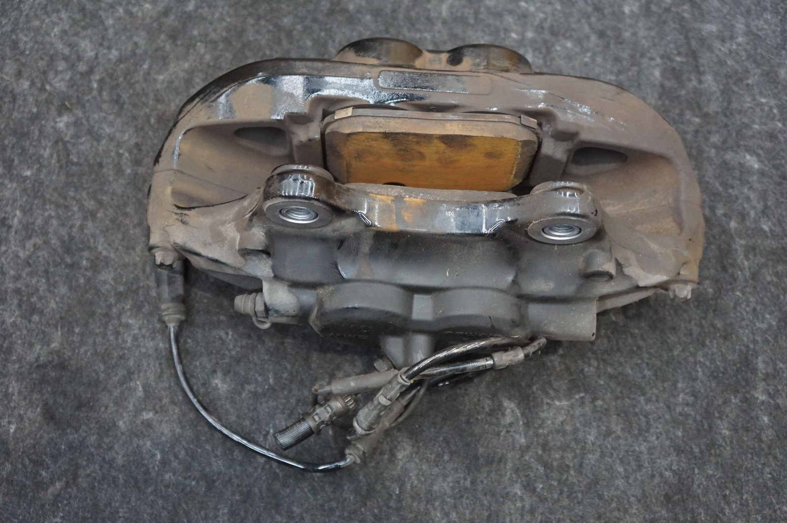 Front Left Brake Caliper & Bracket Black OEM 34116870627 Bmw I8 2014-2017 19-20