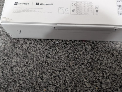Microsoft Surface Pro (11th Edition) Snapdragon X Elite 512GB 16GB - Platinum - Picture 6 of 7