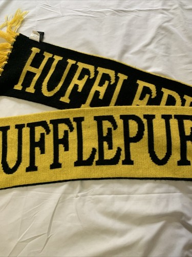 Universal Studios Wizarding World Of Harry Potter Hufflepuff Reversible Scarf - Imagen 6 de 12