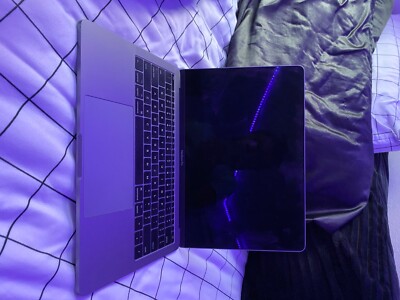Apple MacBook Pro 13'' (256GB SSD, Intel Core i5 7th Gen., 2.30 GHz, 8GB RAM)...