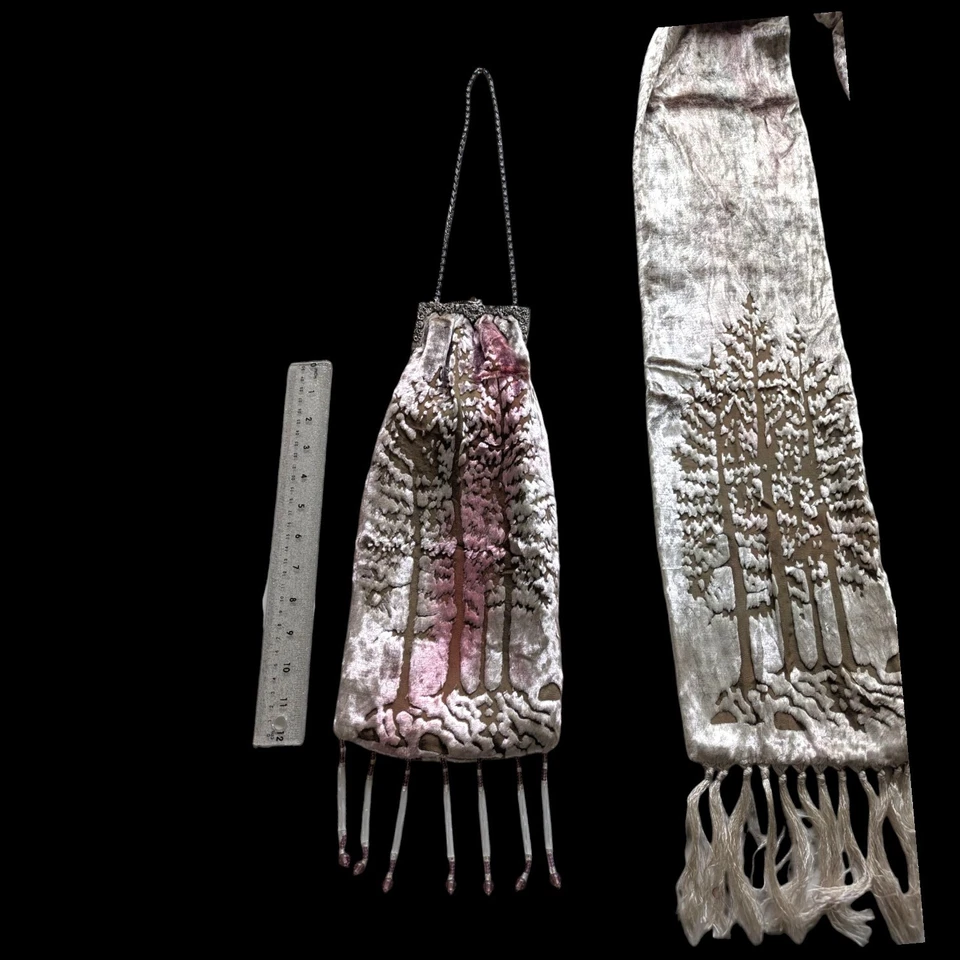 Cartera vintage de terciopelo triturado rosa con cuentas con bufanda con motivos de árbol serpiente Foto 4 de 4