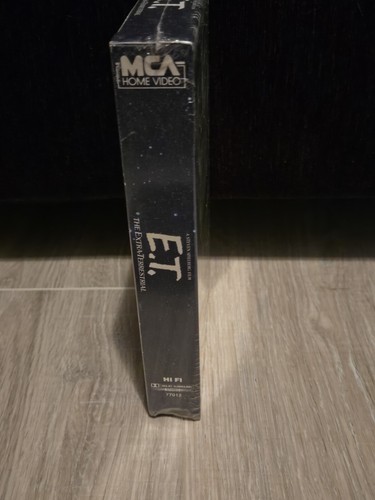 E.T. The Extra Terrestrial VHS TAPE 1982 Green Flap MCA Factory SEALED - Picture 3 of 4