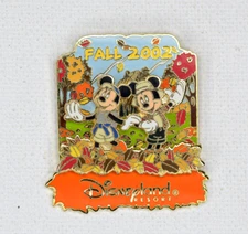 Disney 2002 Disneyland Resort Mickey & Minnie In A 3-D Autumn Scene Pin#15709