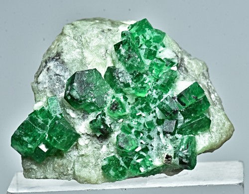 Superb Quality Natural Emerald Crystal Cluster On Matrix 142 Carat - Picture 10 of 15