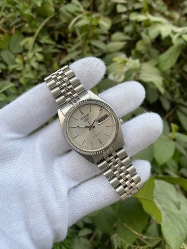 Vintage Seiko 5 Automatic 7009-3111 SNXJ-89 Silver Tone Fluted Bezel Men's Watch