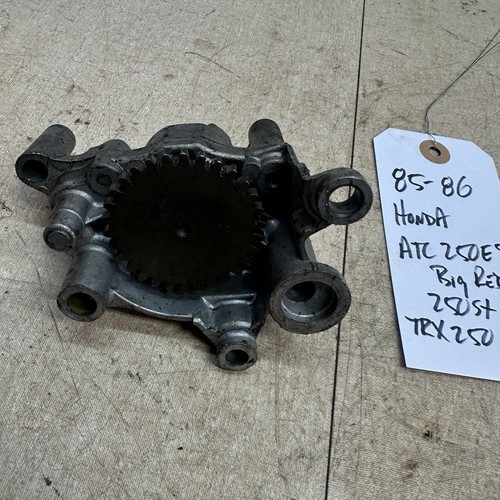 85- 93 HONDA OEM Big Red ATC 250ES 250SX TRX 250 300 Oil Pump Cover - Foto 14 di 23
