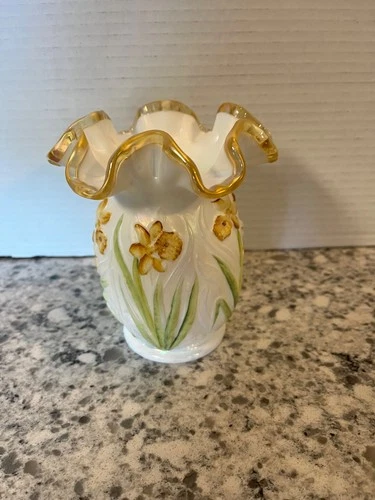 FENTON 95th Honeycrest Iridescent Daffodil Ruffled Edge Hand Painted Vase RARE