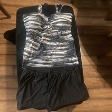 Size XL Women  s Black And White Tankini Swimsuit Two Piece With Shorts