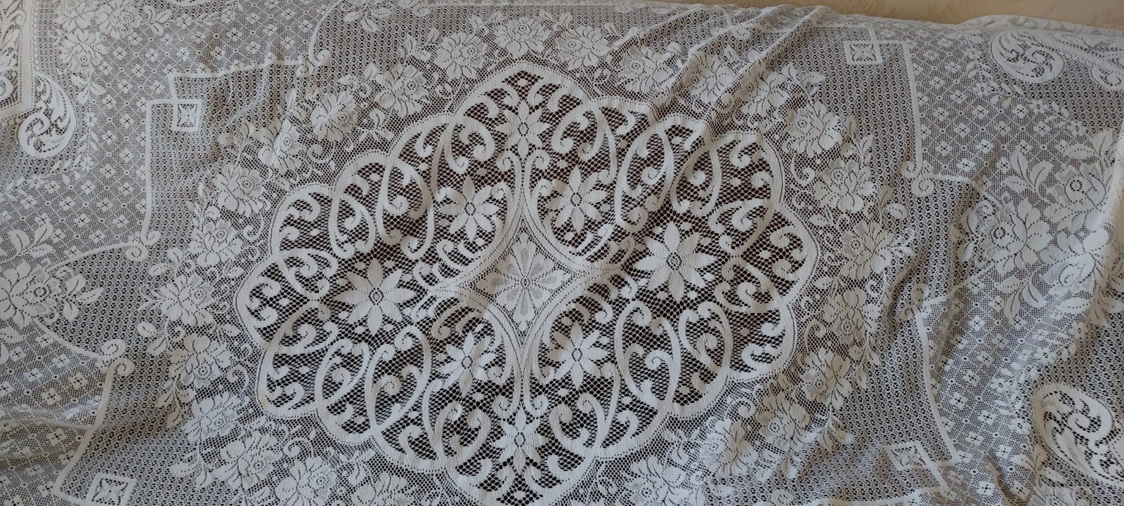Shabby Chic Large Cream Lace Table Cloth + Free Laura Ashley Tablecloth (stain) eBay