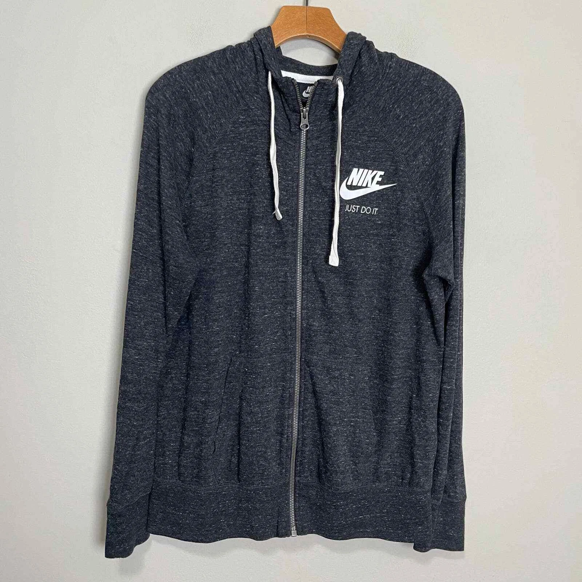 Light grey shop nike sweatshirt