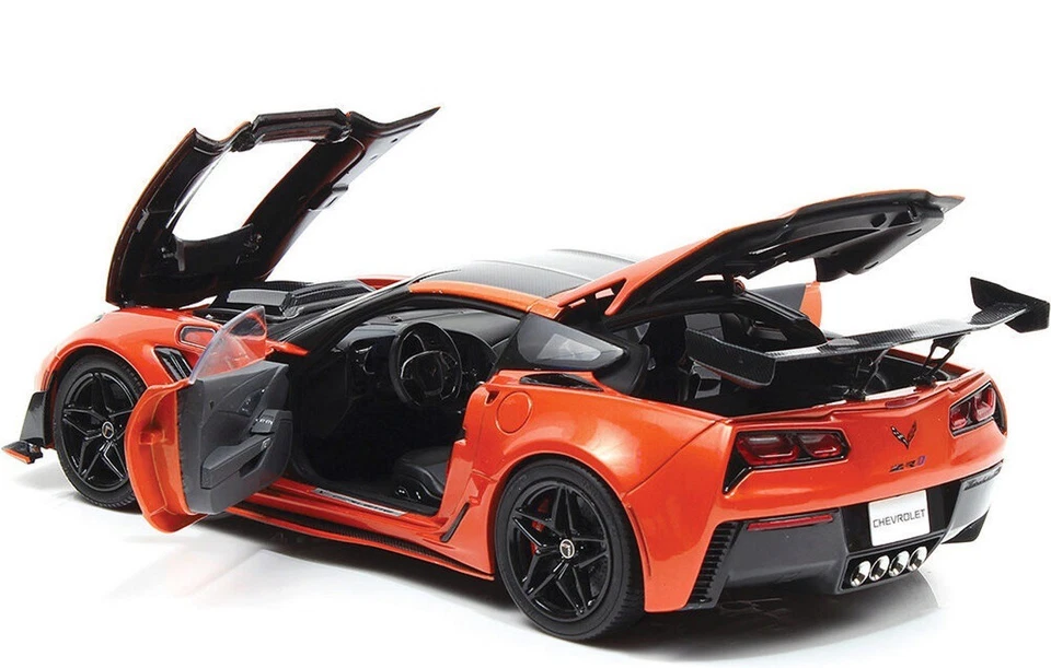 IXOMODELS - Voiture de 2019 couleur orange - Sebring Orange Tintcoat - Editio... - Photo 3/3