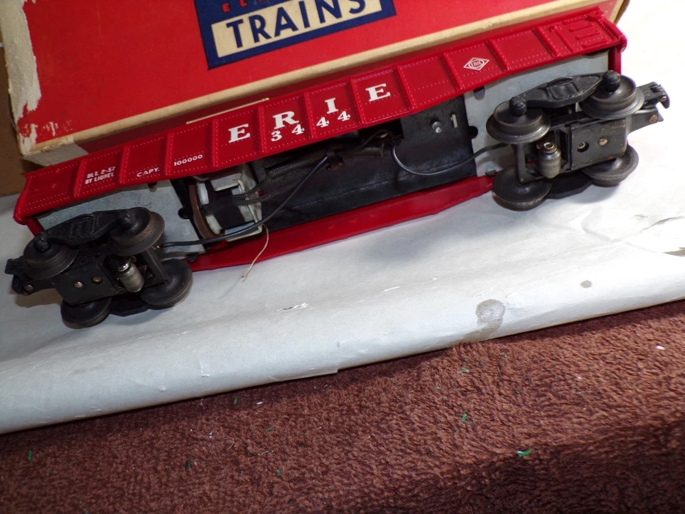 Lionel Vintage Original 3444 Operating Cop & Hobo Gondola super clean and works - Image 3 of 4