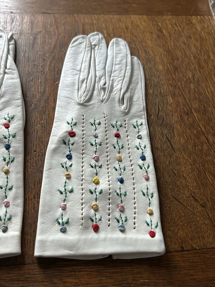 Guantes de vestir cortos vintage de cuero bordados para damas Filipinas Foto 3 de 4