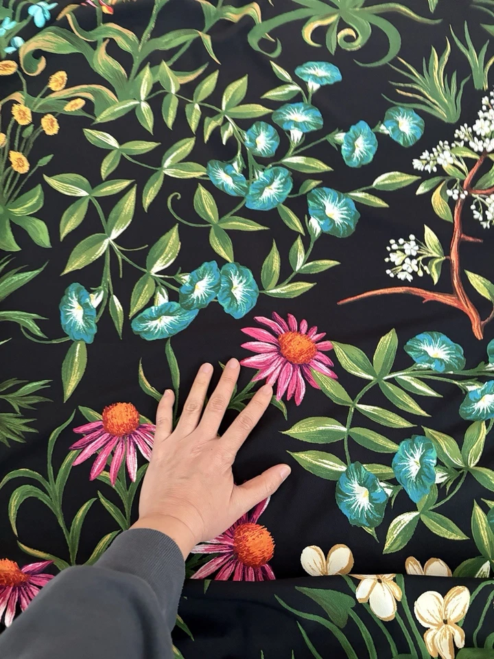 Tela Oscar de La Renta Deadstock Floral Negro Crepé Foto 3 de 4