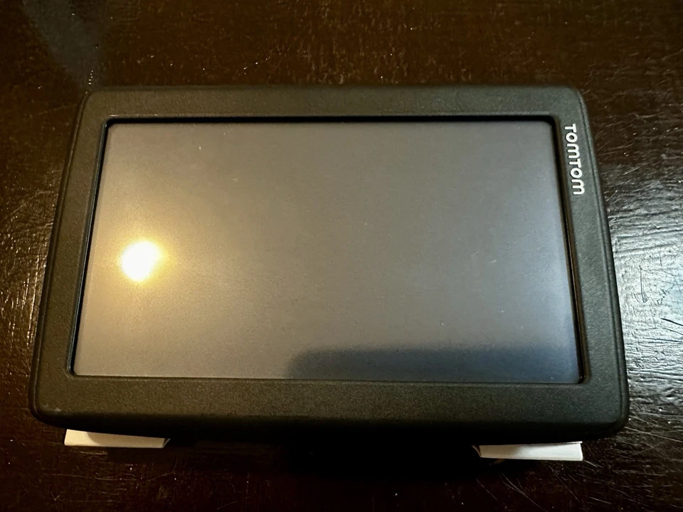 TOMTOM VIA 1515 TM - LIFE TIME MAPS OF US , CAN & MEX - EXCELLENT CONDITION  - Image 2 of 4