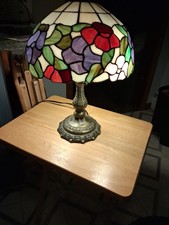 Tiffany Style 18" T Stained Glass Shade Table Lamp  13”D Roses Shade. Beautiful 
