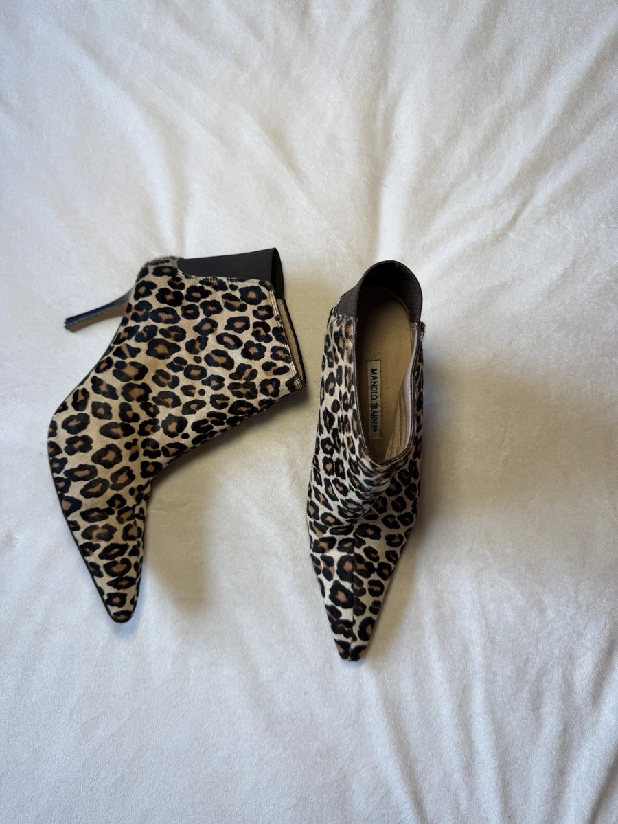 Manolo Blahnik Women display picture 1