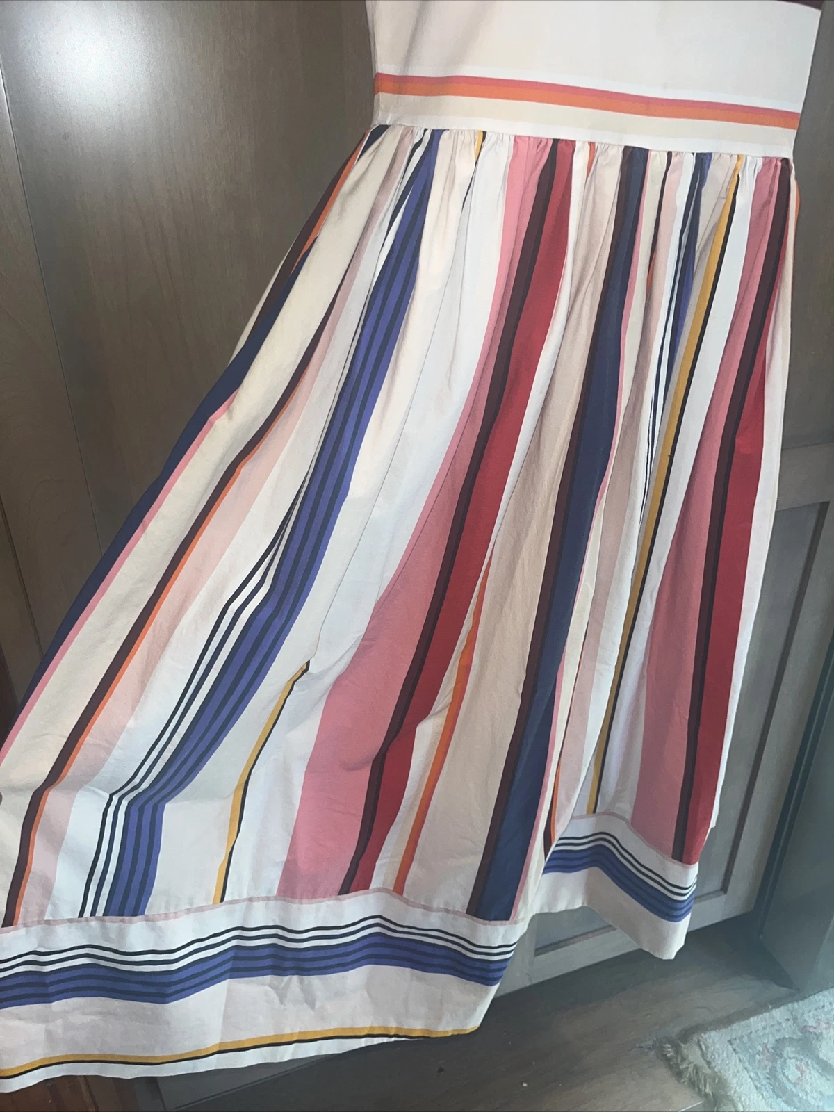 Abito Kate Spade iconico colorato berbero aderente e svasato a righe con zip posteriore esposta 2