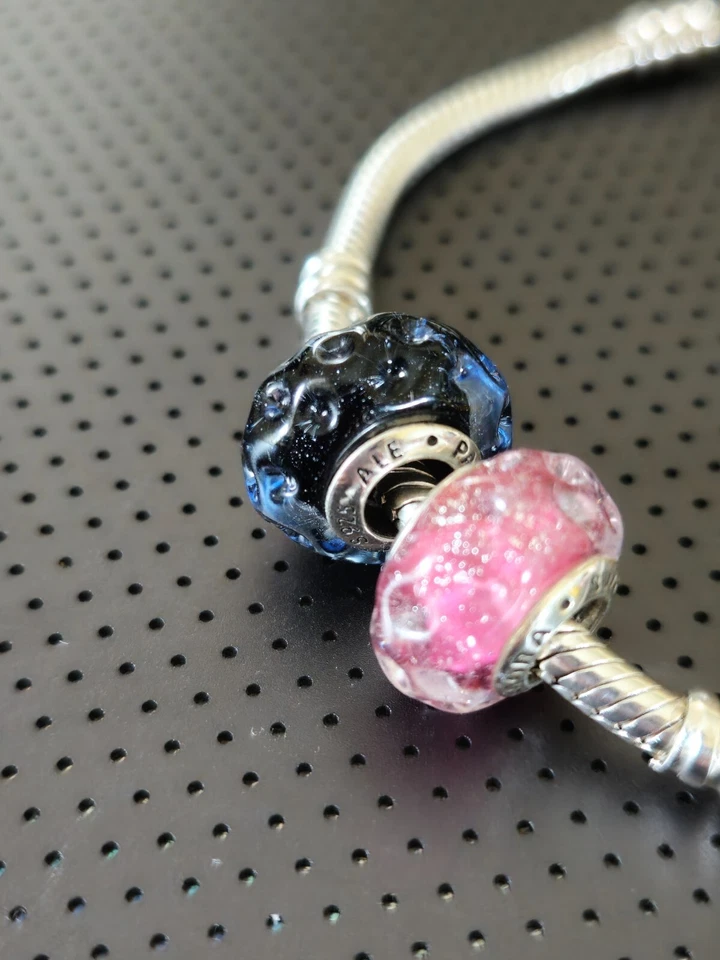 Juego de 2 nuevos dijes Pandora ondulados de lujo rosa, ondulado azul oscuro océano cristal de Murano Foto 3 de 4