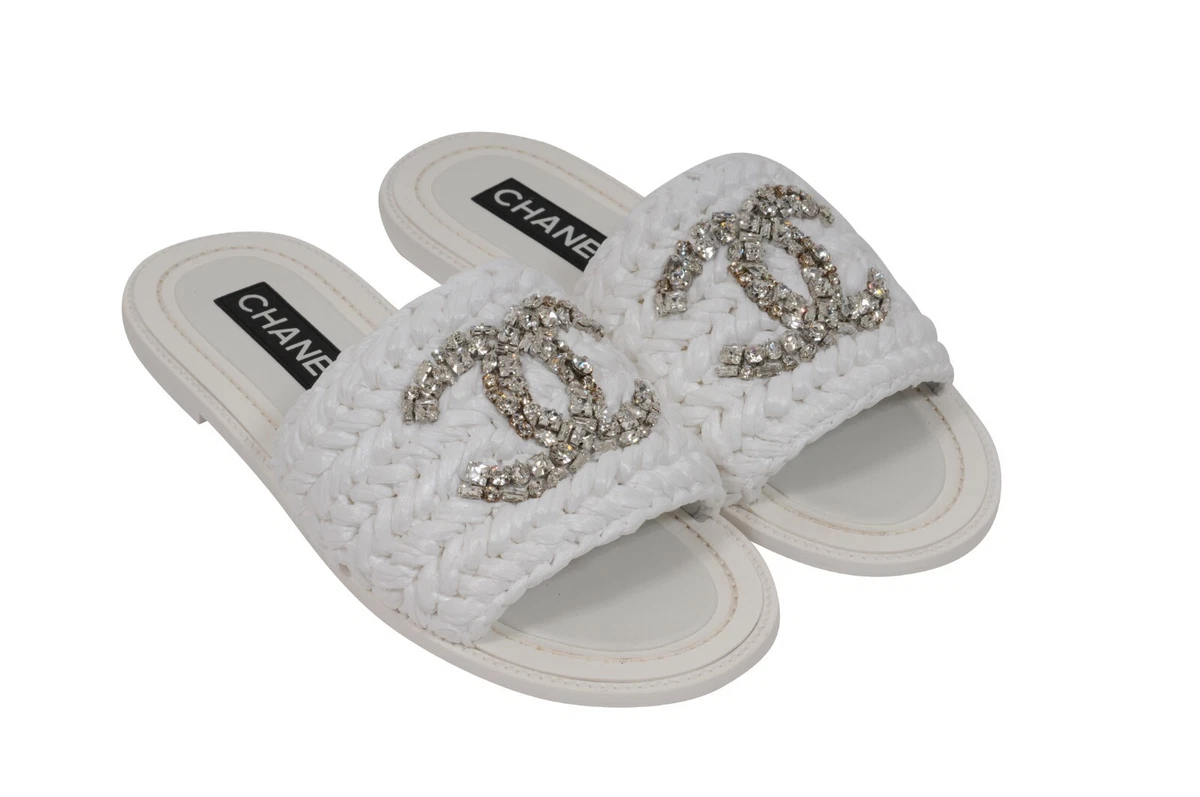 Chanel 23C CC Logo Sandals US9 39 White Raffia Crystal Strass Flats Flip Flops