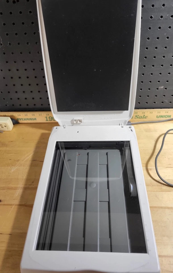 Mustek Plug-n-Scan 1200 UB Flatbed Scanner - USB Powered Scan w/Installation CD - Image 3 of 4