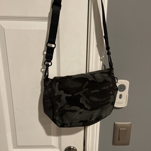 Bolso Lululemon All Night Festival 5 litros jacquard camuflaje obsidiana negro - Imagen 10 de 11