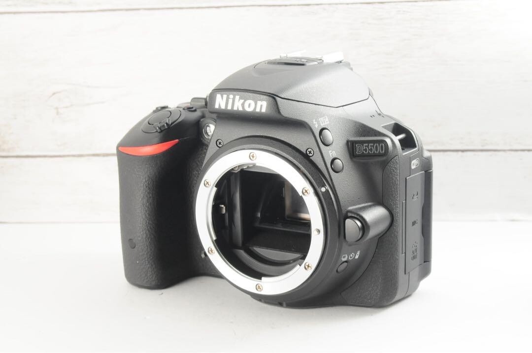 M15 Near Mint Nikon D5500 12.3MP Digital Camera Black Body JP